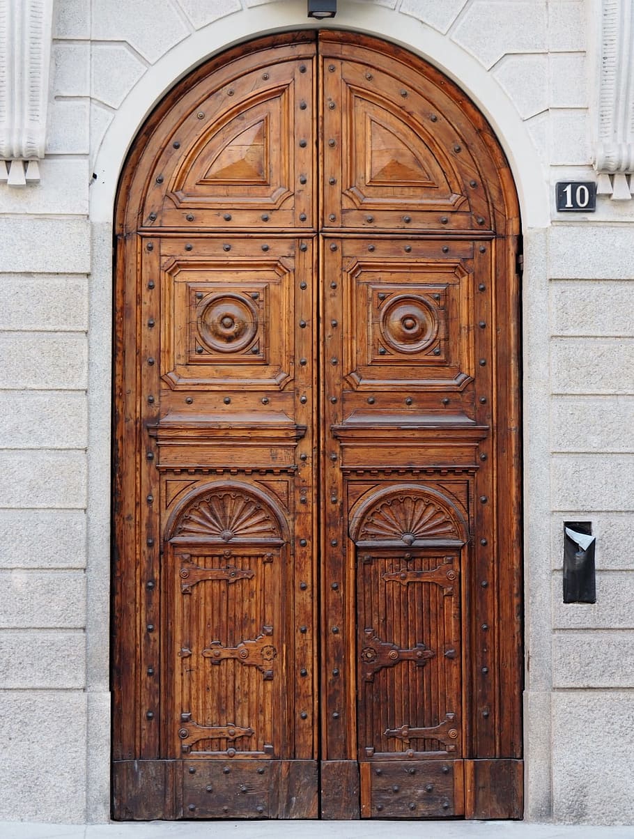 How to choose the right type of door for your home post thumbnail image